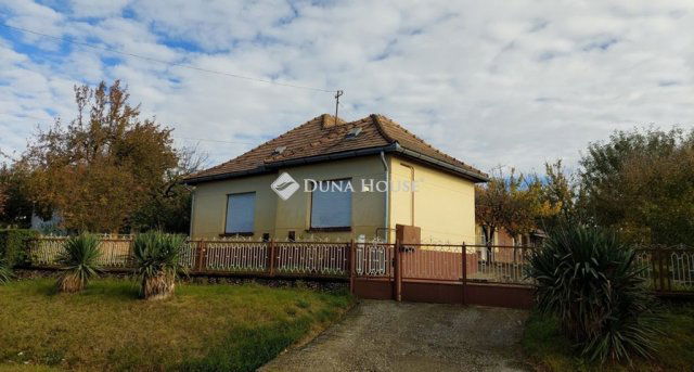 Eladó családi ház, Csombárdon 16.99 M Ft, 3 szobás