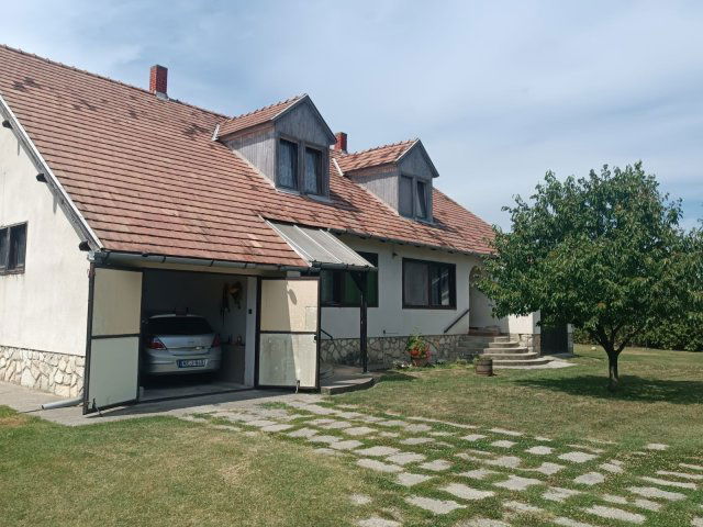Eladó ikerház, Nyirádon 61 M Ft, 8 szobás / költözzbe.hu