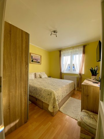 Eladó panellakás, Pécsett 61.9 M Ft, 4 szobás