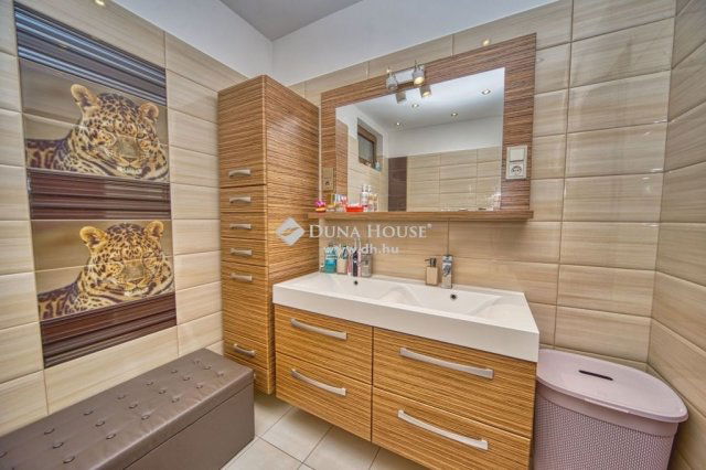 Eladó családi ház, Pilisszentkereszten 299 M Ft, 5 szobás