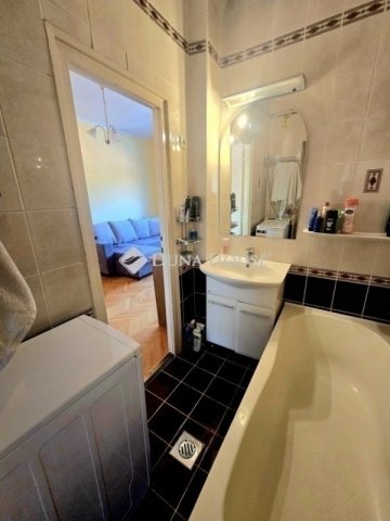 Eladó téglalakás, Pécsett 46.9 M Ft, 2 szobás