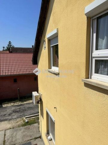 Eladó családi ház, Vecsésen 53.9 M Ft, 9 szobás