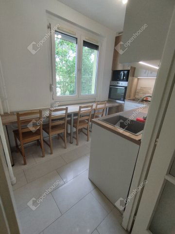 Eladó panellakás, Szegeden 59.5 M Ft, 3 szobás