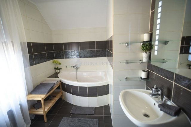 Eladó családi ház, Mórahalmon 120 M Ft, 4 szobás