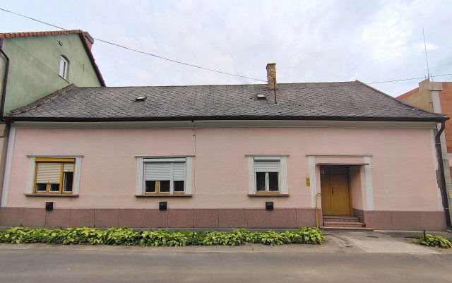 Eladó családi ház, Cegléden 35.4 M Ft, 5 szobás