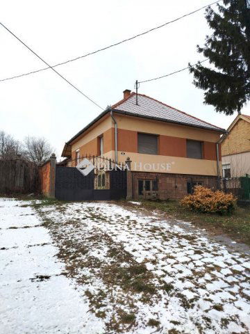 Eladó családi ház, Vácegresen 68.5 M Ft, 4 szobás