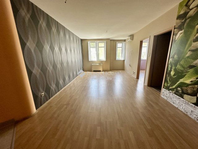 Eladó téglalakás, Zalaegerszegen 39.99 M Ft, 2 szobás