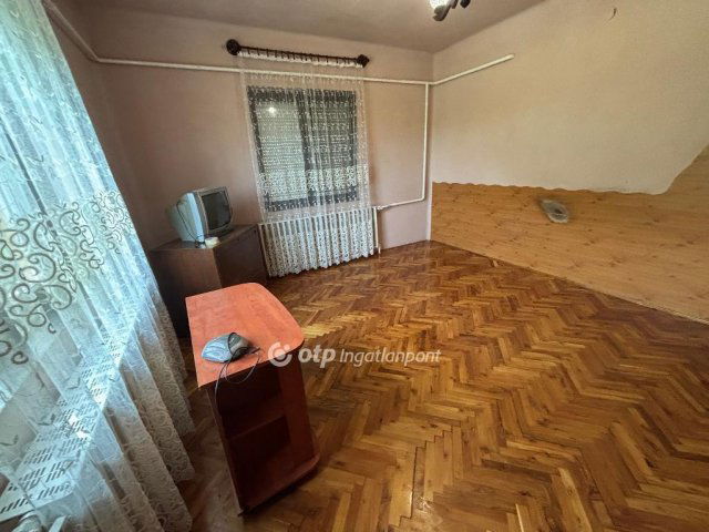 Eladó családi ház, Balsán 41.5 M Ft, 6+1 szobás