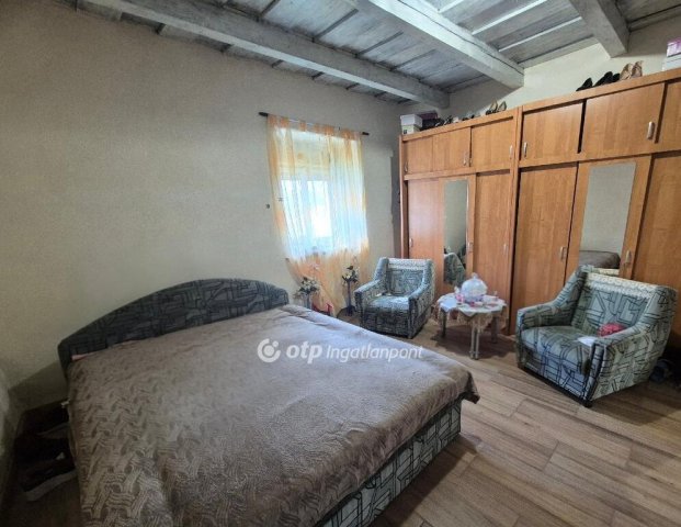 Eladó családi ház, Cecén 18.5 M Ft, 1 szobás