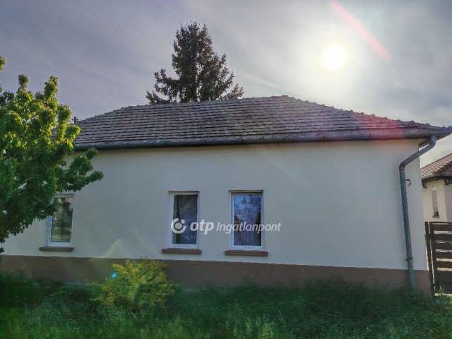 Eladó családi ház, Rákóczifalván 24.5 M Ft, 1+2 szobás