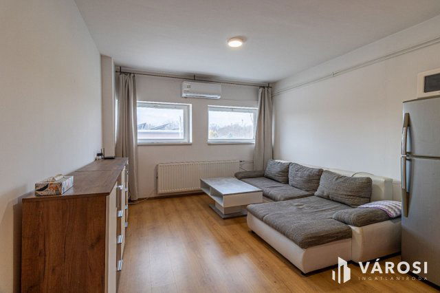 Eladó téglalakás, Szegeden 45 M Ft, 3 szobás