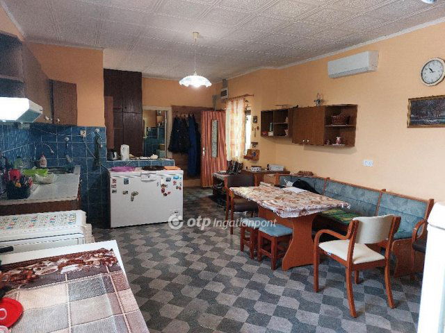 Eladó családi ház, Jászberényben 46 M Ft, 3 szobás