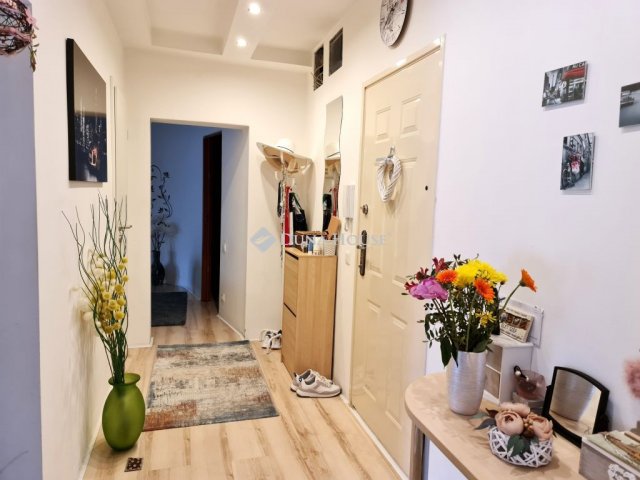 Eladó panellakás, Pécsett, Kodály Zoltán utcában 59.9 M Ft