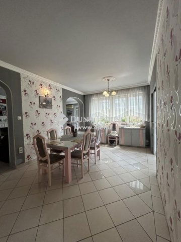 Eladó családi ház, Vecsésen 172 M Ft, 2 szobás