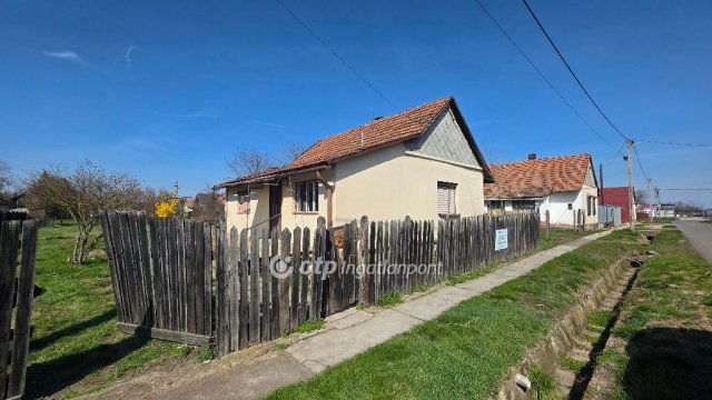 Eladó családi ház, Kabán 6.9 M Ft, 2 szobás
