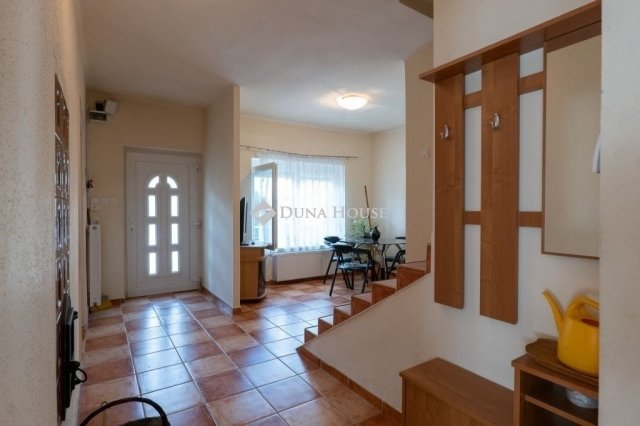 Eladó családi ház, Pécsett 169.9 M Ft, 5+2 szobás