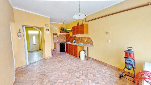 Eladó családi ház, Vácon 149.999 M Ft, 3+1 szobás