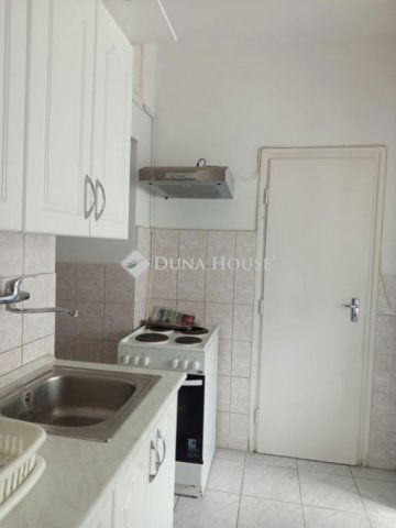 Eladó téglalakás, Komlón 18.9 M Ft, 1 szobás