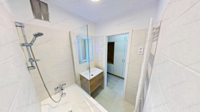 Kiadó téglalakás, albérlet, Veszprémben, Halle utcában