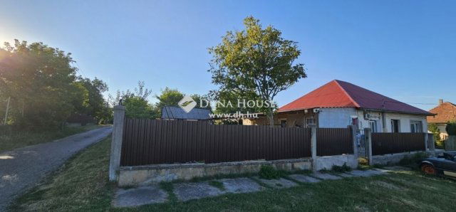 Eladó családi ház, Tápióságon 26.9 M Ft, 4 szobás