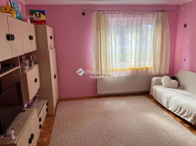 Eladó családi ház, Kisbéren 78.5 M Ft, 5 szobás