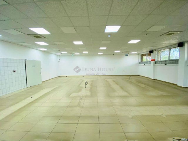 Eladó üzlethelyiség, Tápiószecsőn 176 M Ft