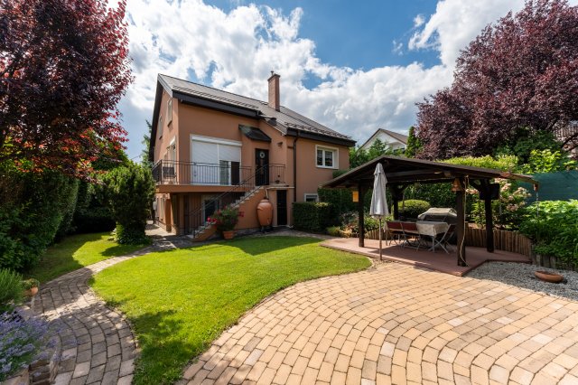Eladó családi ház, Budaörsön 269.5 M Ft, 7 szobás