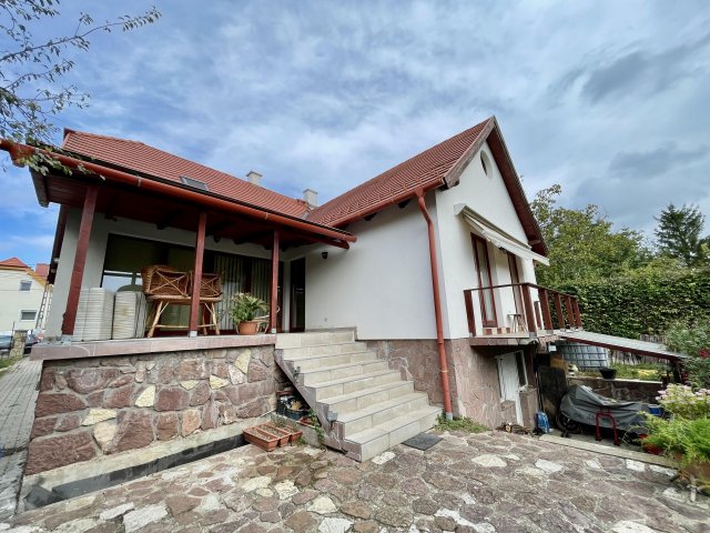 Eladó családi ház, Felsőörsön 160 M Ft, 4 szobás