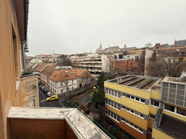 Eladó téglalakás, Budapesten, I. kerületben, Iskola utcában