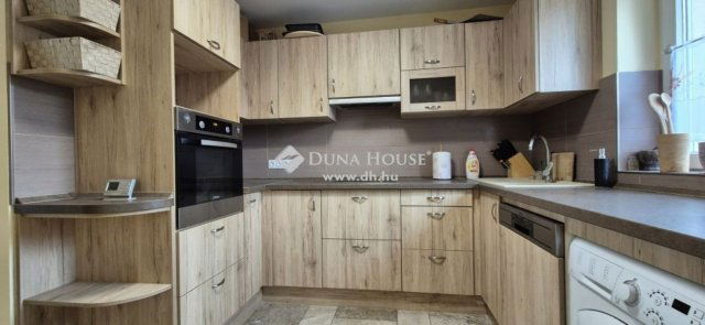 Eladó családi ház, Mohácson 74.9 M Ft, 3 szobás