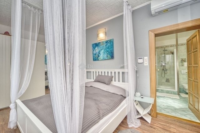 Eladó családi ház, Törökbálinton 365 M Ft, 9 szobás