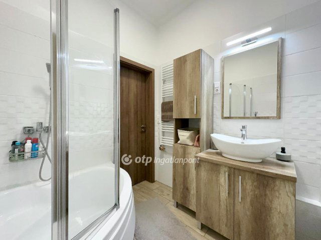 Eladó téglalakás, Budapesten, VI. kerületben 119.9 M Ft