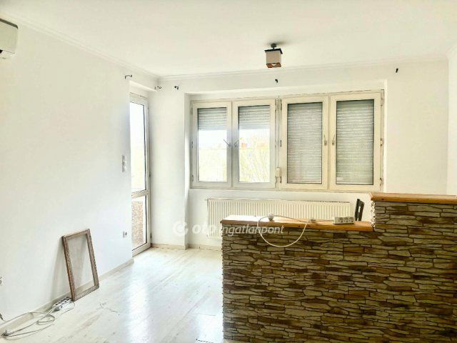 Eladó téglalakás, Győrött 58 M Ft, 2 szobás