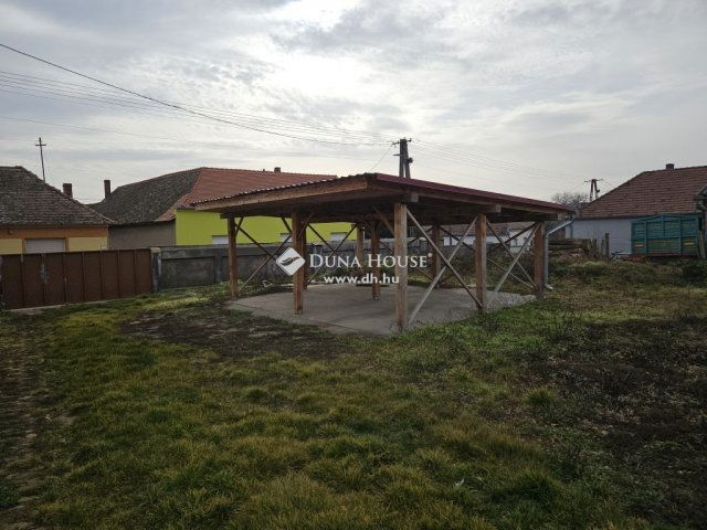 Eladó családi ház, Véménden 54.9 M Ft, 5 szobás