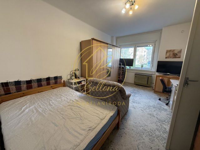 Eladó téglalakás, Pécsett, József Attila utcában 68 M Ft