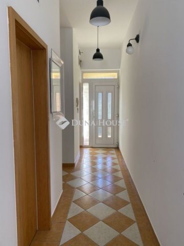 Eladó családi ház, Nagykozáron 139.99 M Ft, 5 szobás