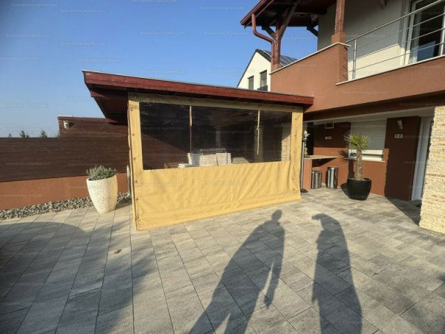 Eladó családi ház, Csömörön 229 M Ft, 5 szobás