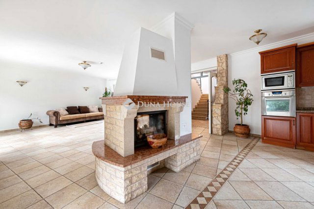 Eladó családi ház, II. kerületben, Dózsa György utcában