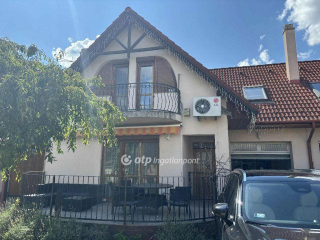 Eladó sorház, Hajdúszoboszlón 103.9 M Ft, 3+2 szobás