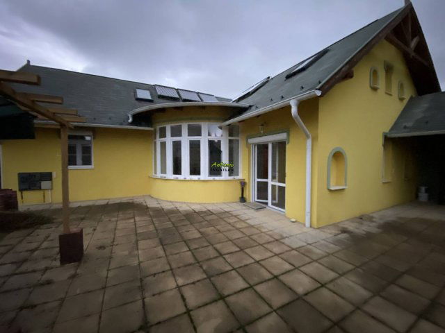 Eladó családi ház, Sopronban 124.9 M Ft, 6 szobás