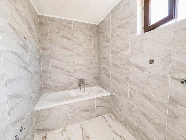 Eladó családi ház, Dunavecsén 31.9 M Ft, 2 szobás