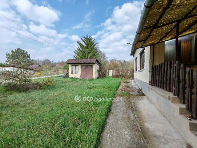Eladó családi ház, Zsámbékon 80 M Ft, 6 szobás
