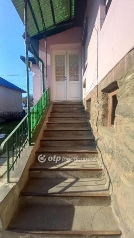 Eladó családi ház, Somoskőújfalun 13 M Ft, 4 szobás