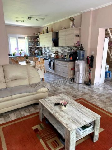 Eladó családi ház, Mohácson 75.999 M Ft, 6 szobás