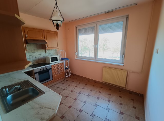 Eladó panellakás, Debrecenben, Kishegyesi úton 59.5 M Ft