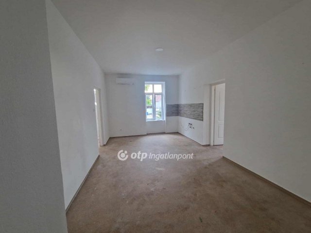 Eladó téglalakás, Tápiószelén 34.99 M Ft, 4 szobás