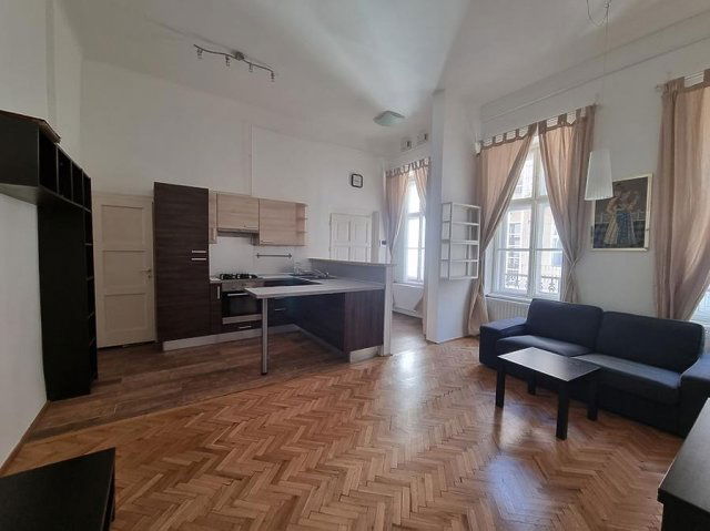 Kiadó téglalakás, albérlet, Budapesten, V. kerületben, 2 szobás