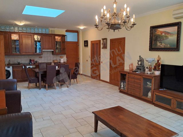 Kiadó téglalakás, albérlet, II. kerületben, Hárshegyi úton