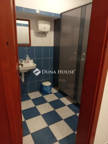 Eladó ipari ingatlan, Komlón 95 M Ft / költözzbe.hu