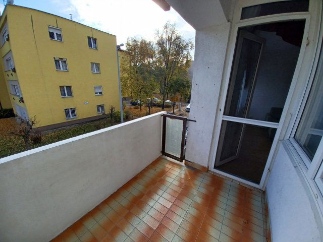 Kiadó téglalakás, albérlet, Győrött, Árpád úton, 3 szobás